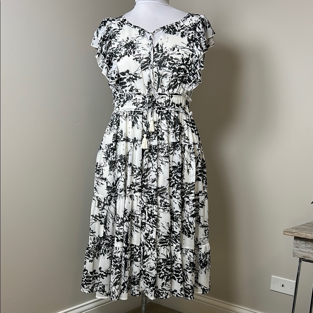 GIGIO White and Black Pleated Midi Floral Dress with Flutter Sleeves Size Large